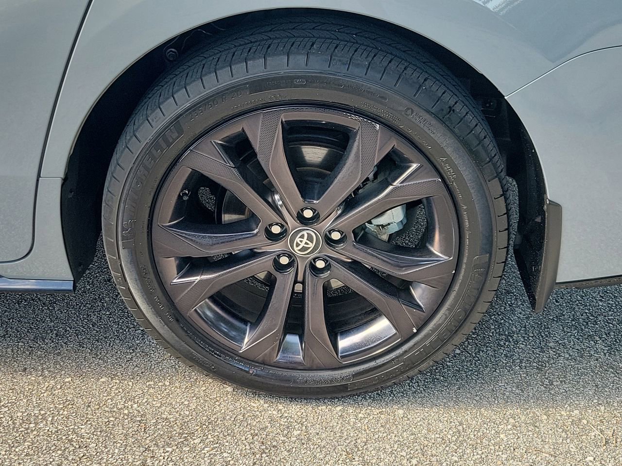 Used 2023 Toyota Sienna XSE FWD image 5