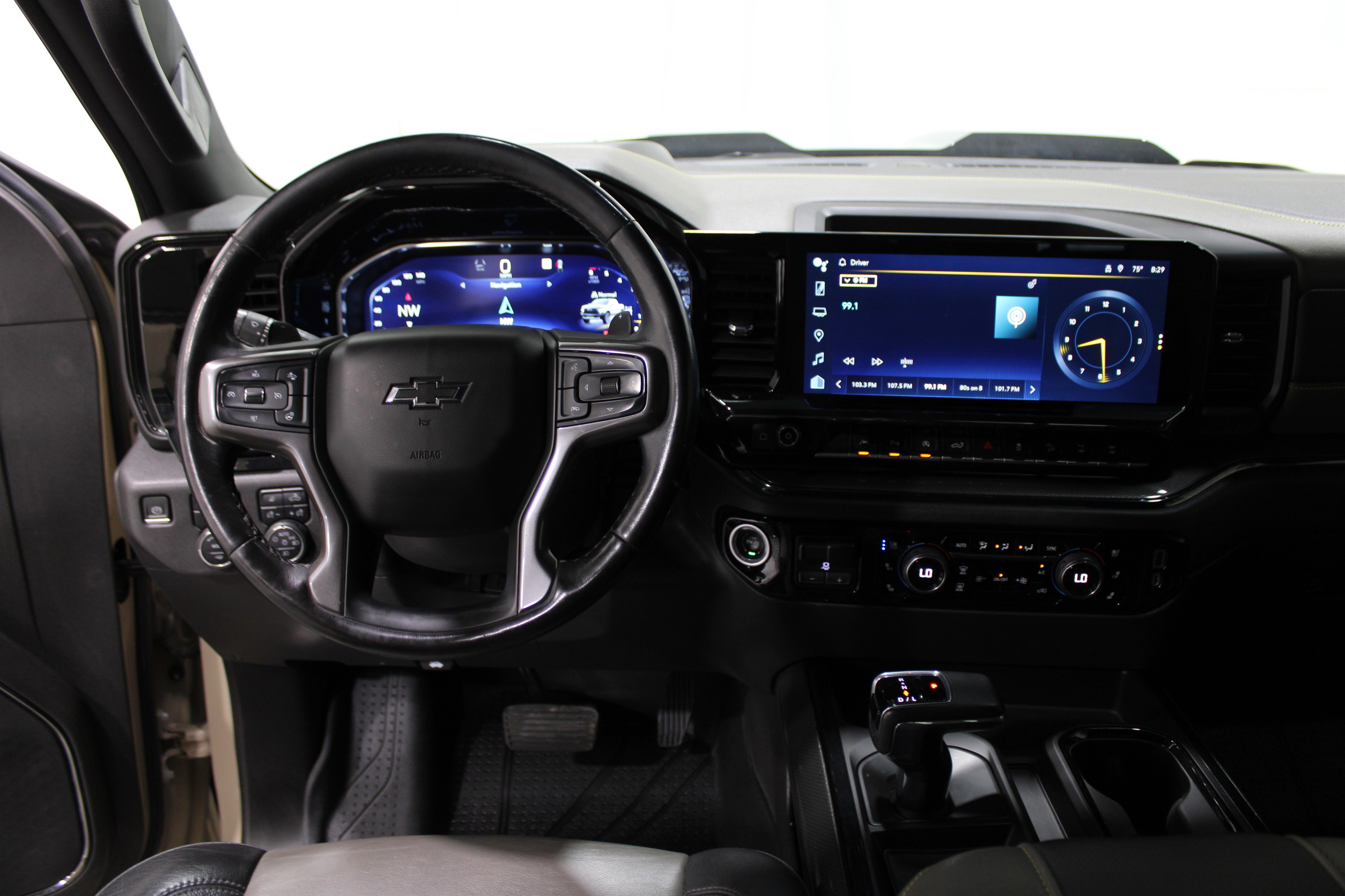 Used 2023 Chevrolet Silverado 1500 ZR2 image 2