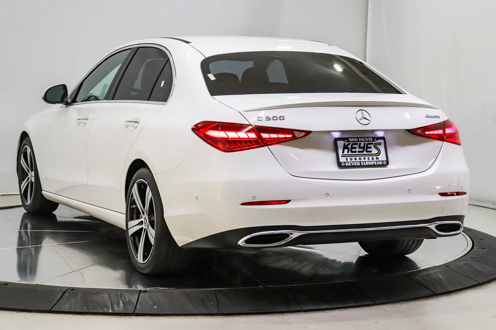 Used 2024 Mercedes-Benz C 300 4MATIC Sedan image 4