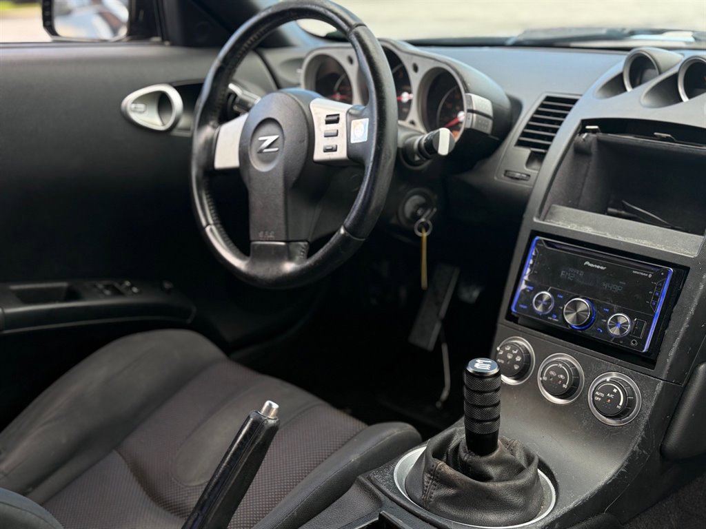 Used 2005 Nissan 350Z Enthusiast w/ (K96) Aerodynamics Pkg RWD image 13