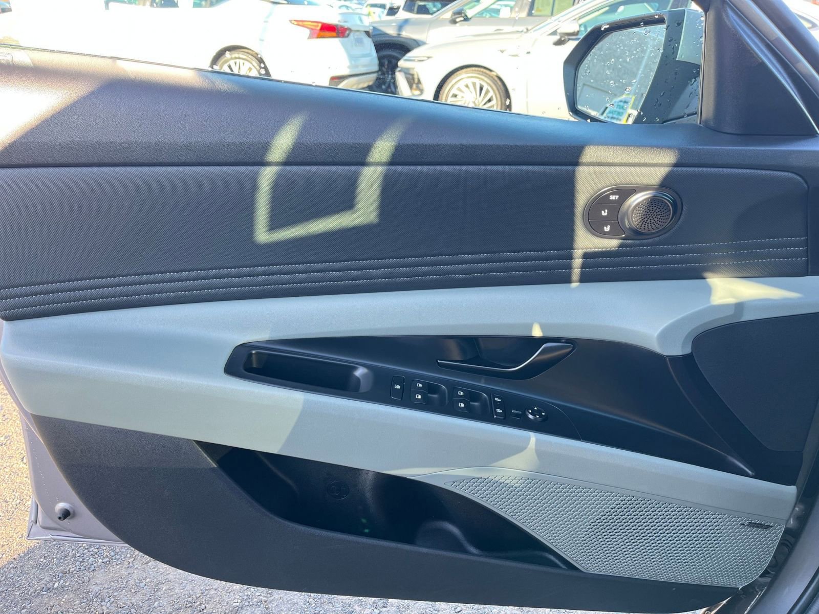 Used 2025 Hyundai Elantra Limited image 18