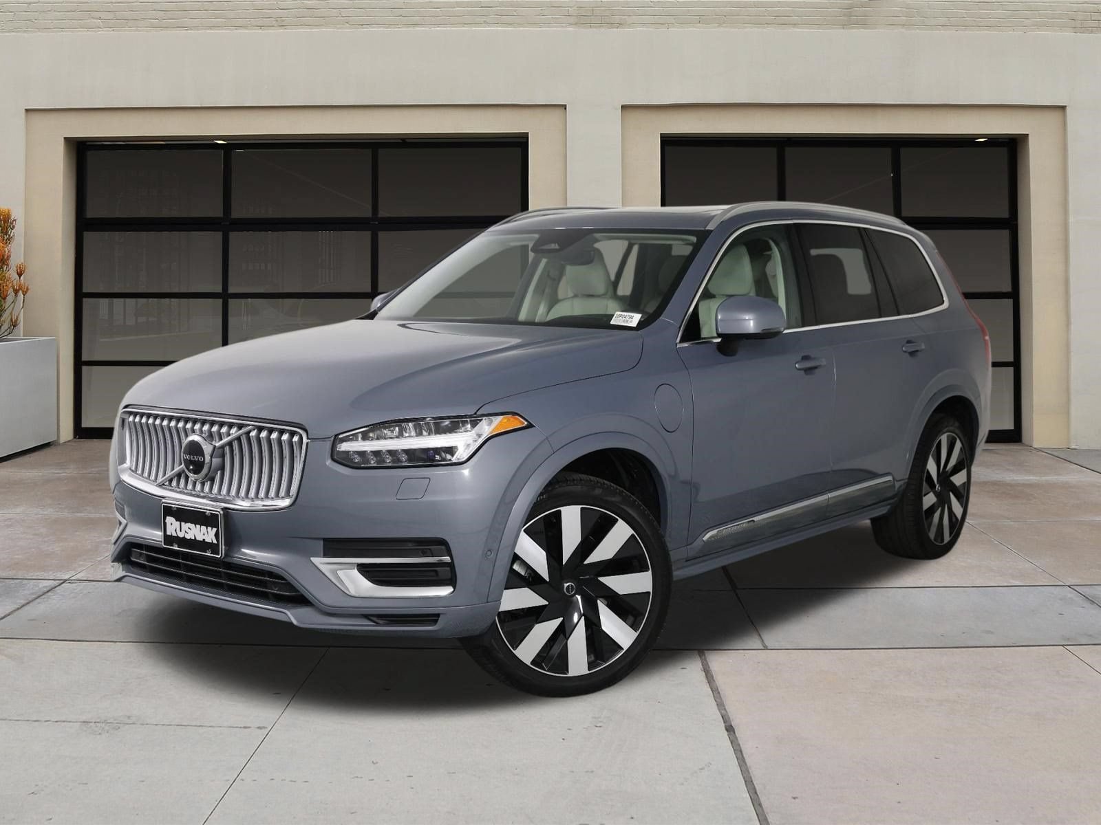 Used 2023 Volvo XC90 T8 Ultimate AWD/4WD image 3