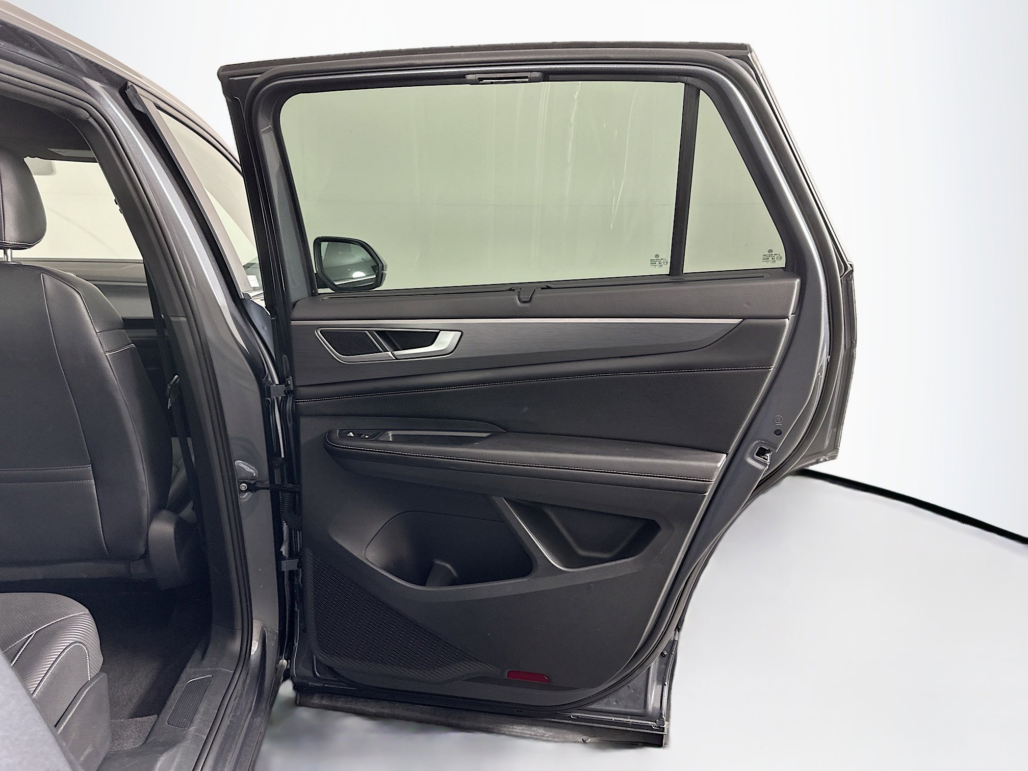 Used 2024 Volkswagen Atlas Cross Sport SE image 31