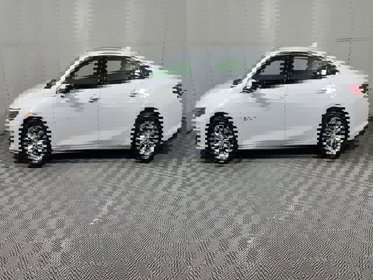 Used 2024 Chevrolet Malibu LT image 3