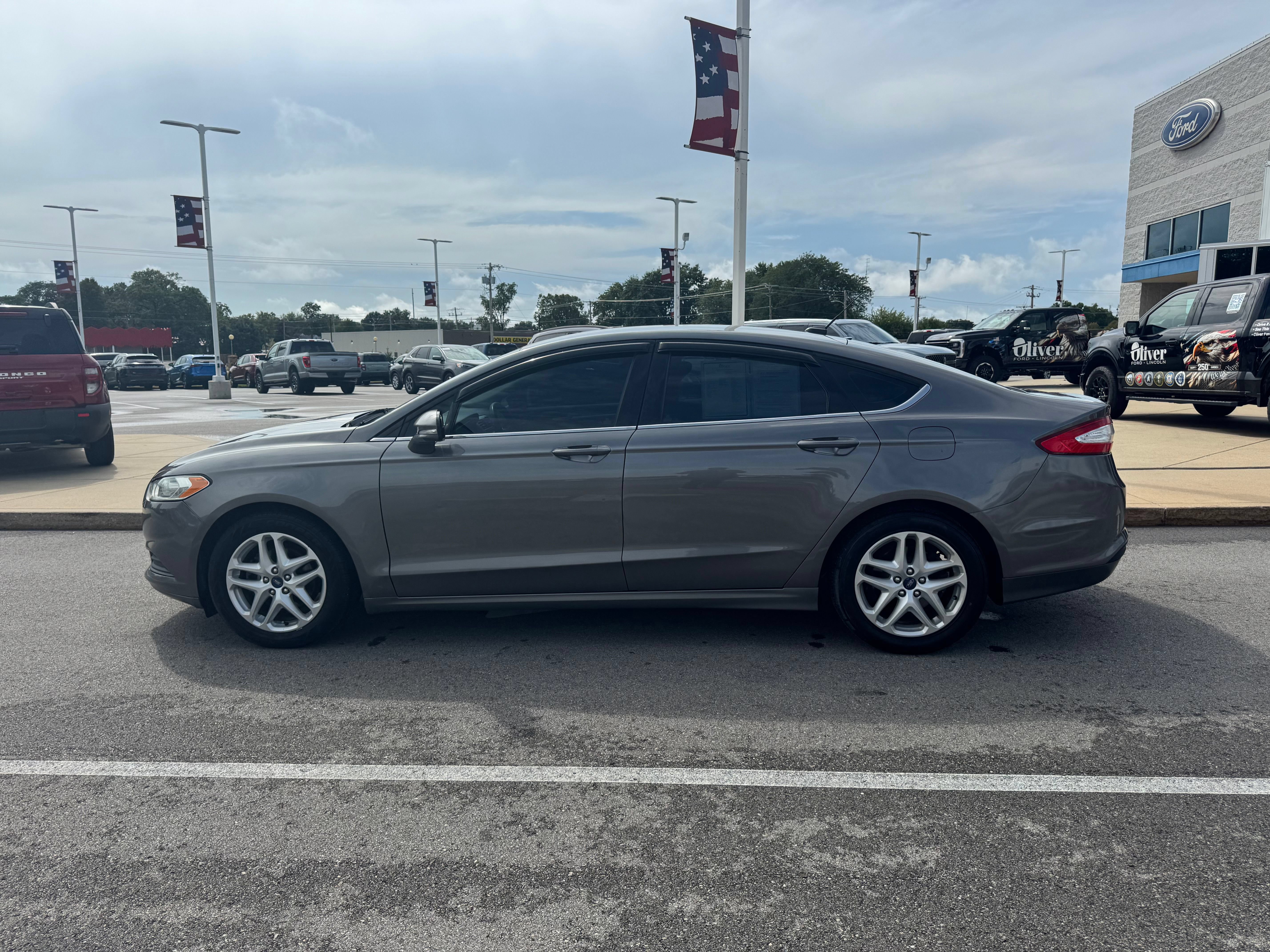 Used 2014 Ford Fusion SE FWD image 4