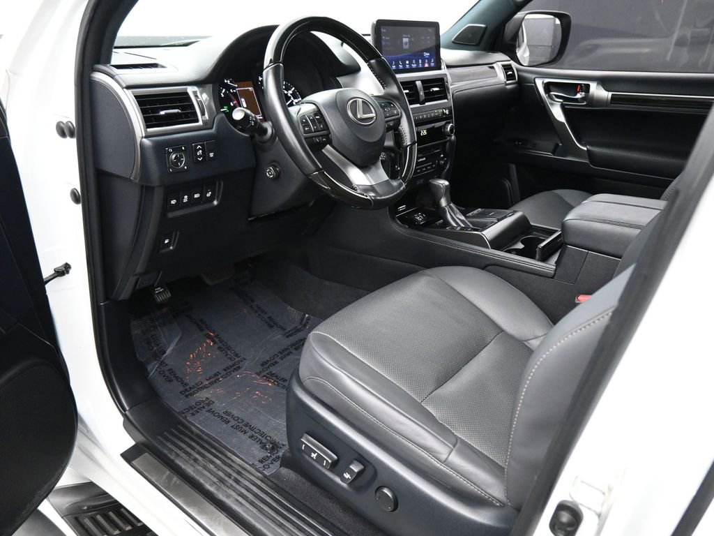 Used 2023 Lexus GX 460 Premium w/ Accessory Package image 2