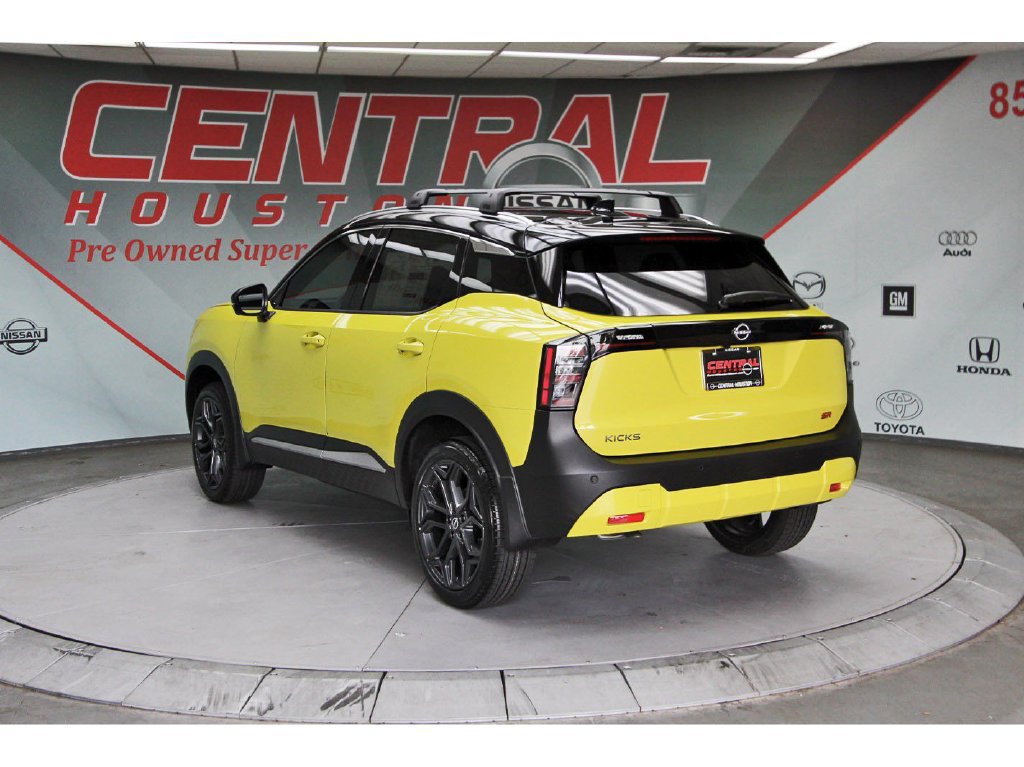 New 2026 Nissan Kicks SR w/ Cold Weather Package FWD image 3