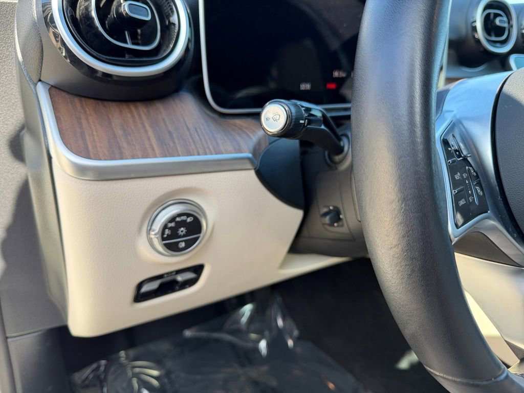 Used 2025 Mercedes-Benz C 300 Sedan image 15