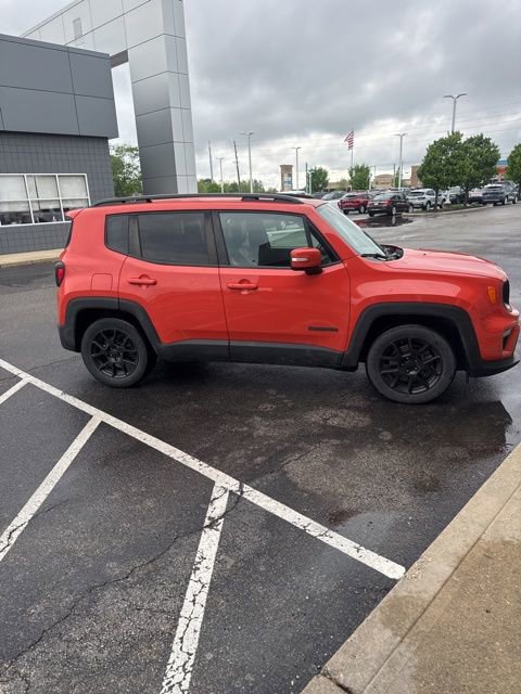 Used 2020 Jeep Renegade Altitude w/ UConnect 8.4 Nav Group FWD image 5