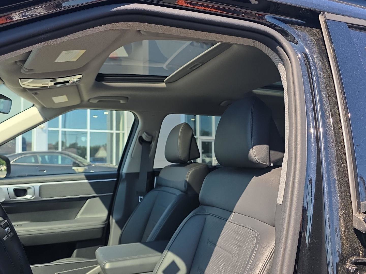 Used 2025 Hyundai Santa Fe Limited AWD/4WD image 10
