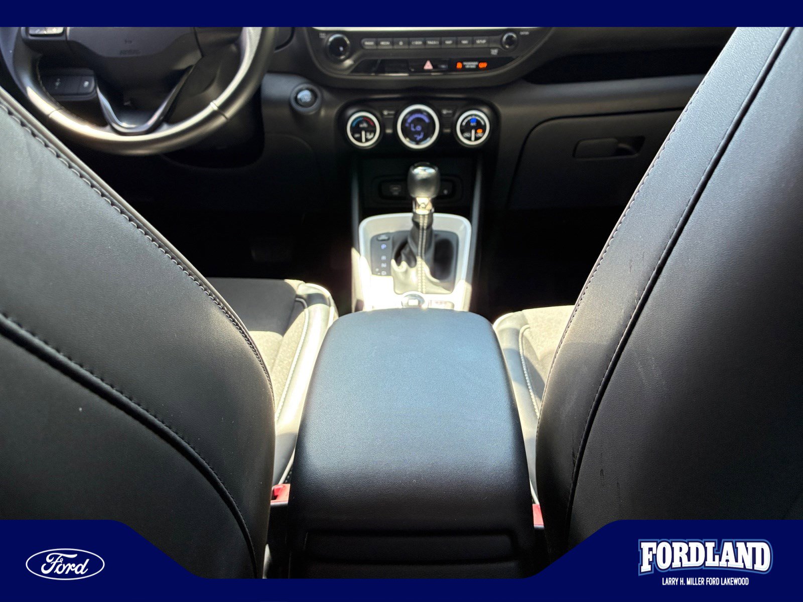 Used 2023 Hyundai Venue Limited FWD image 15