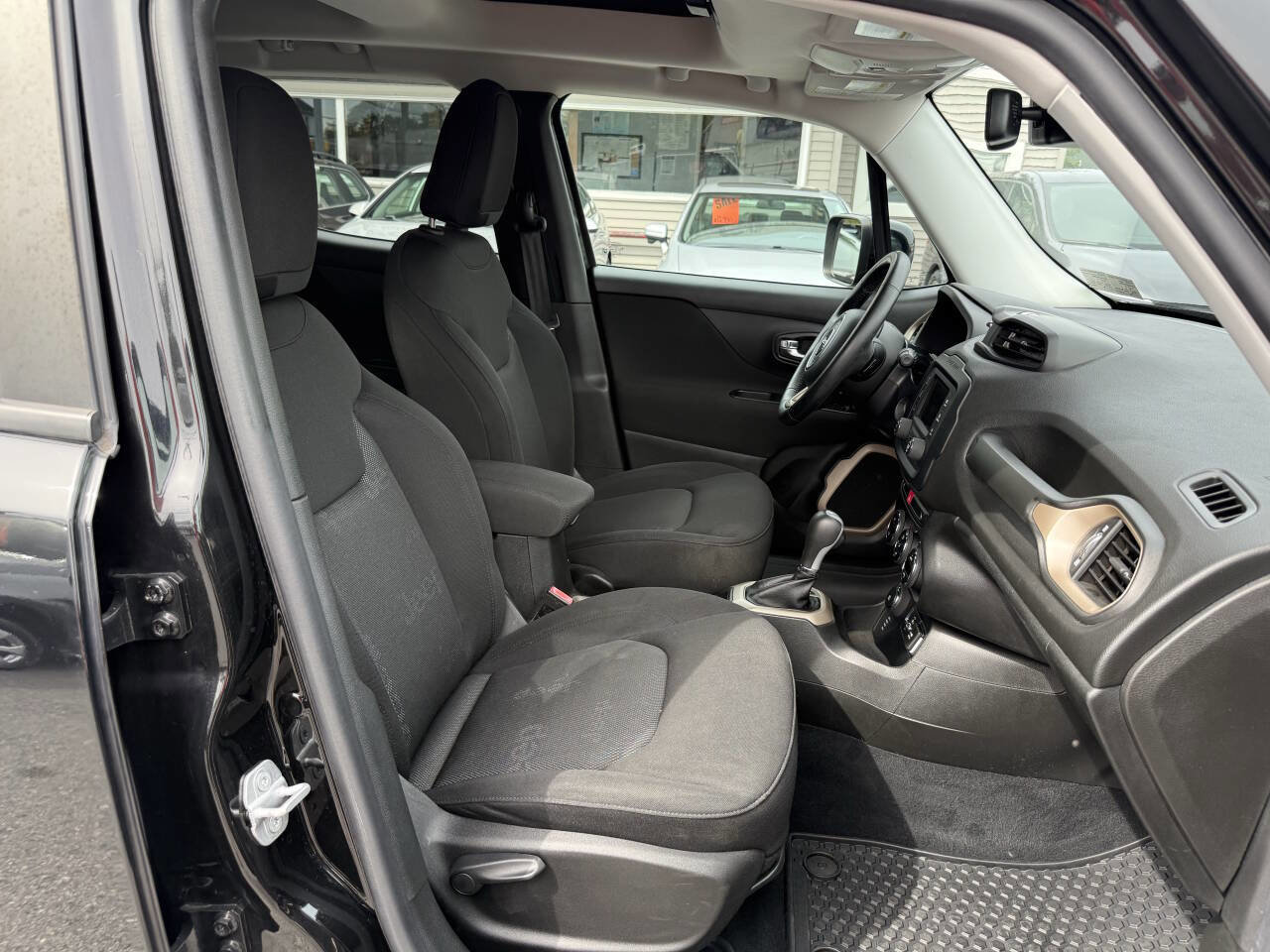 Used 2016 Jeep Renegade Latitude w/ Popular Equipment Group image 14