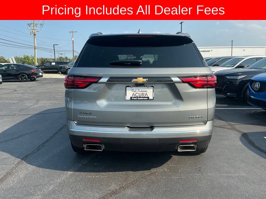 Used 2023 Chevrolet Traverse Premier FWD image 3