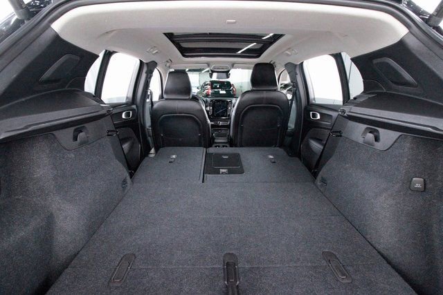 Certified 2025 Volvo XC40 B5 Plus image 34