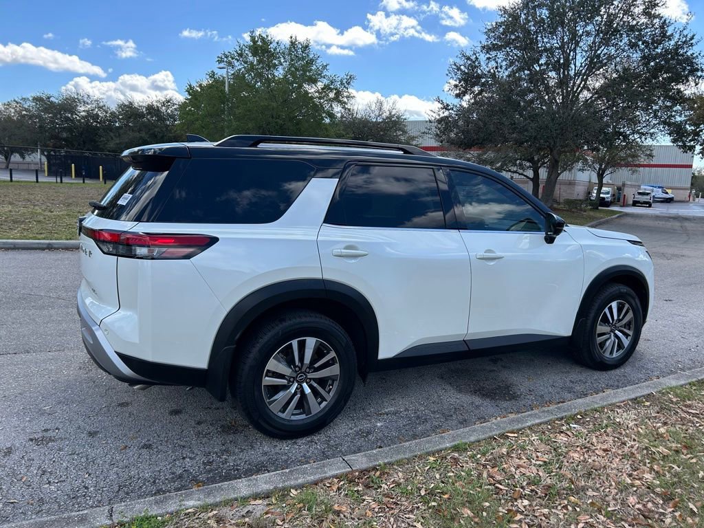 Used 2022 Nissan Pathfinder SL image 5