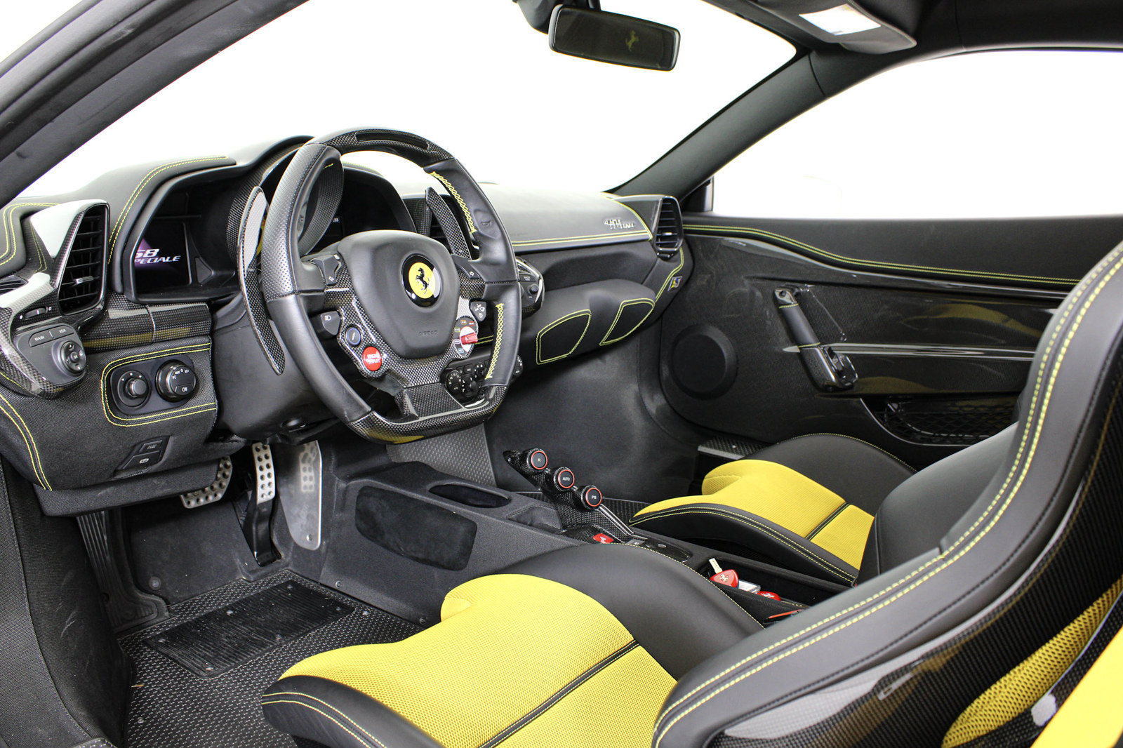 Used 2015 Ferrari 458 Speciale Coupe RWD image 37