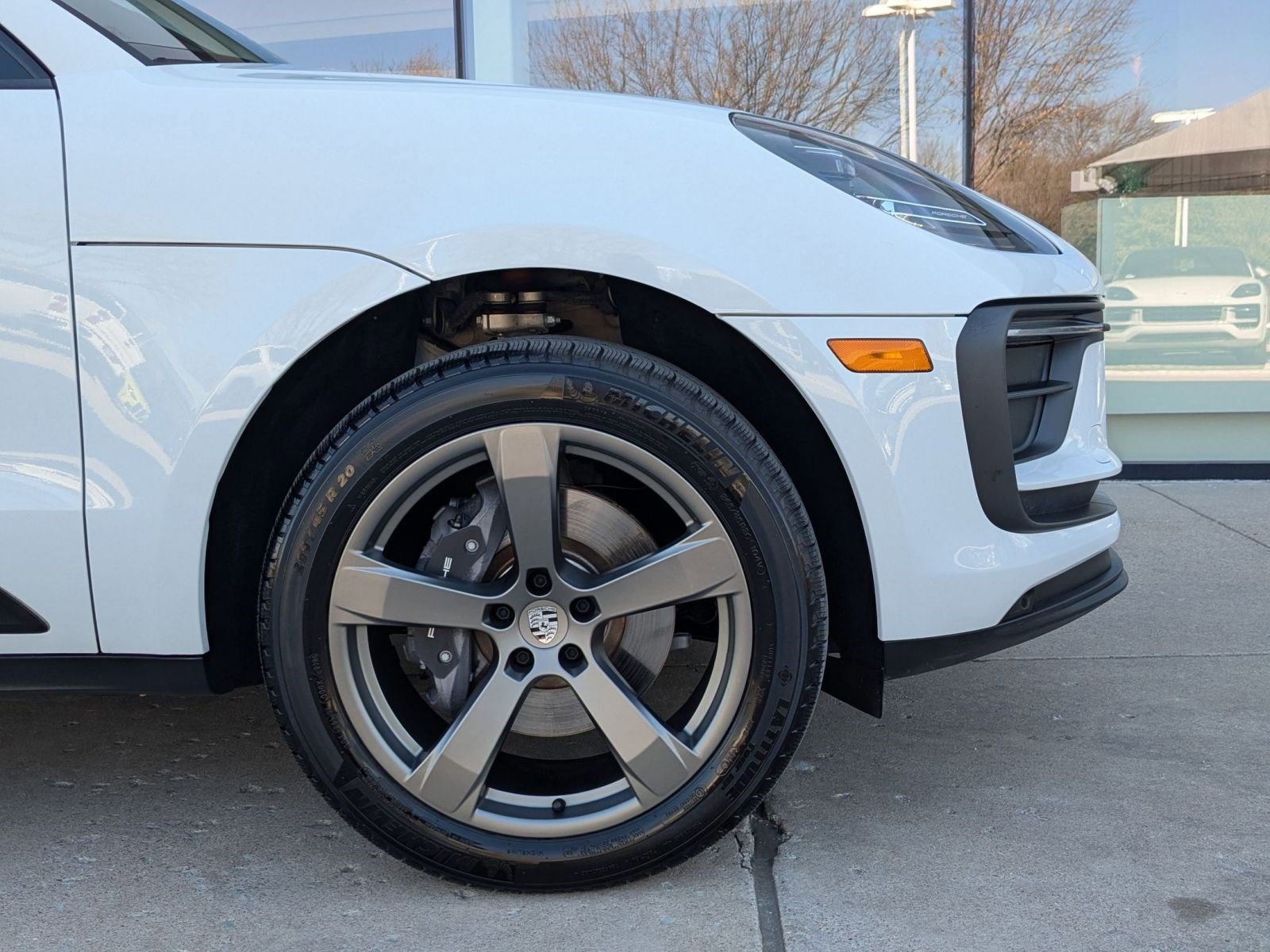 Certified 2025 Porsche Macan AWD/4WD image 11