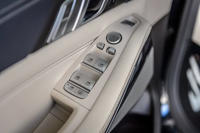 Used 2020 BMW X7 xDrive40i w/ M Sport Package AWD/4WD image 56