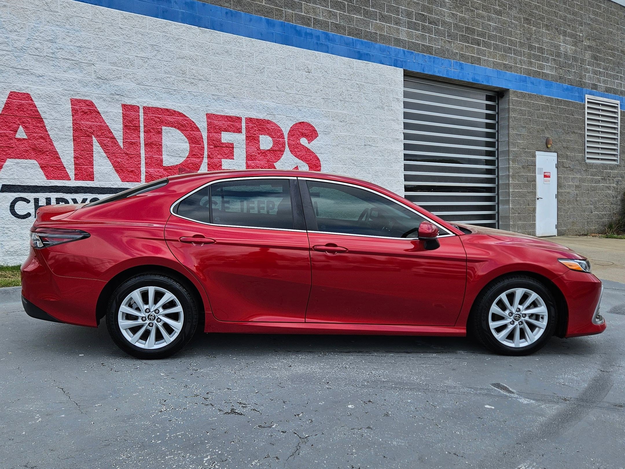 Used 2023 Toyota Camry LE image 8