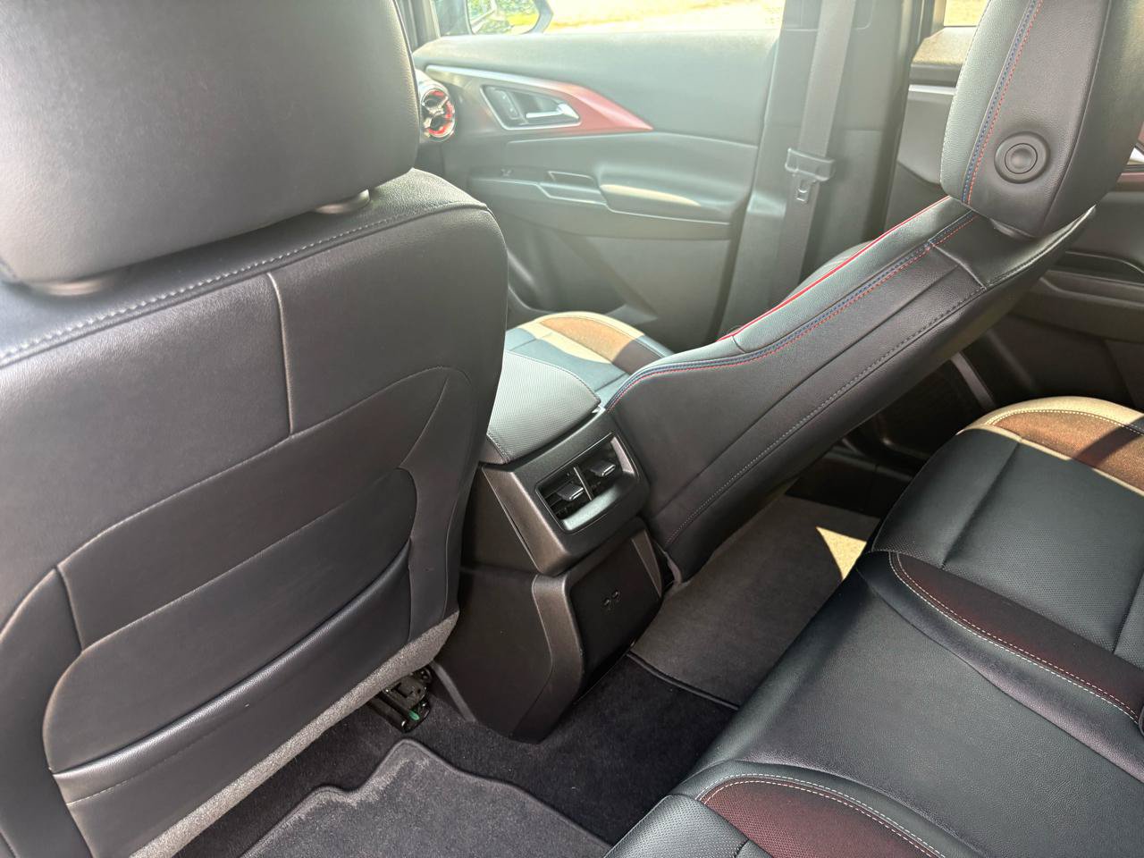 Used 2024 Chevrolet Equinox EV RS FWD image 33