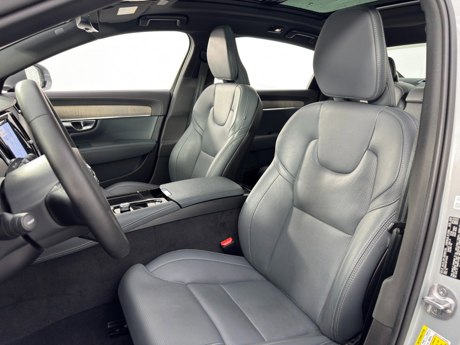 Used 2024 Volvo S90 T8 Ultimate image 38