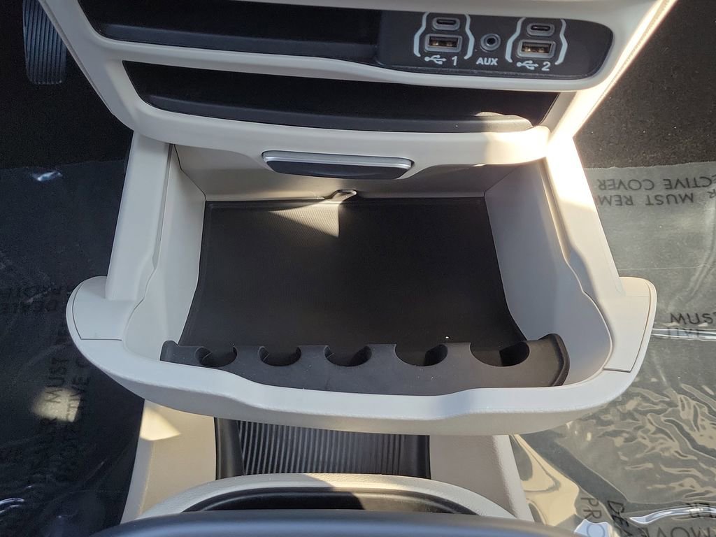 Certified 2024 Chrysler Pacifica Touring-L image 38