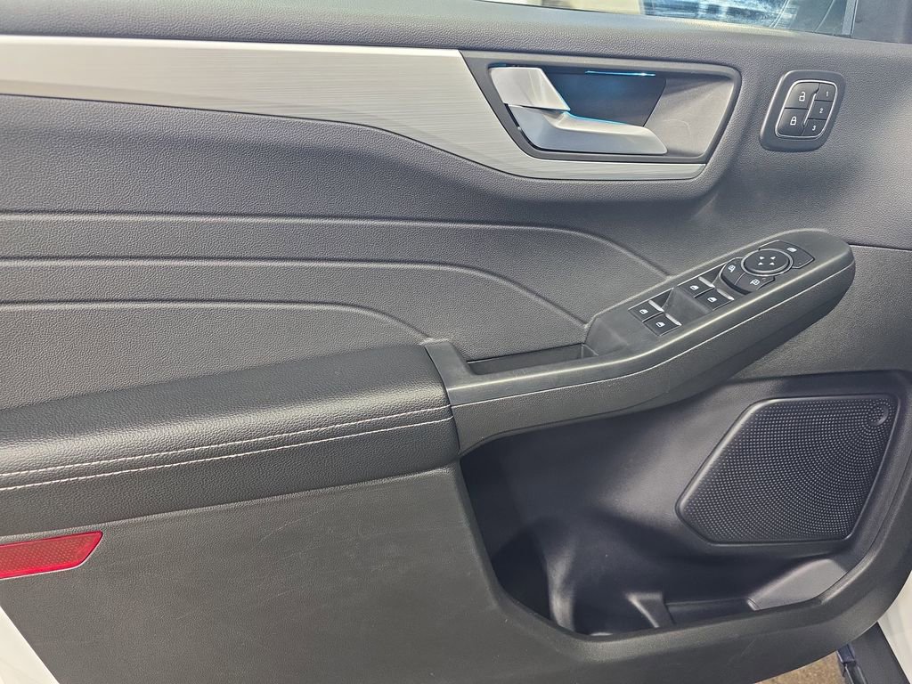 Used 2024 Ford Escape Platinum image 28