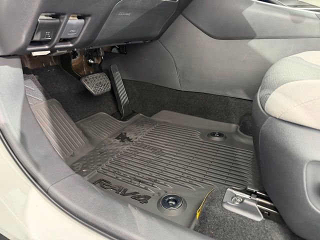 New 2025 Toyota RAV4 XLE image 27