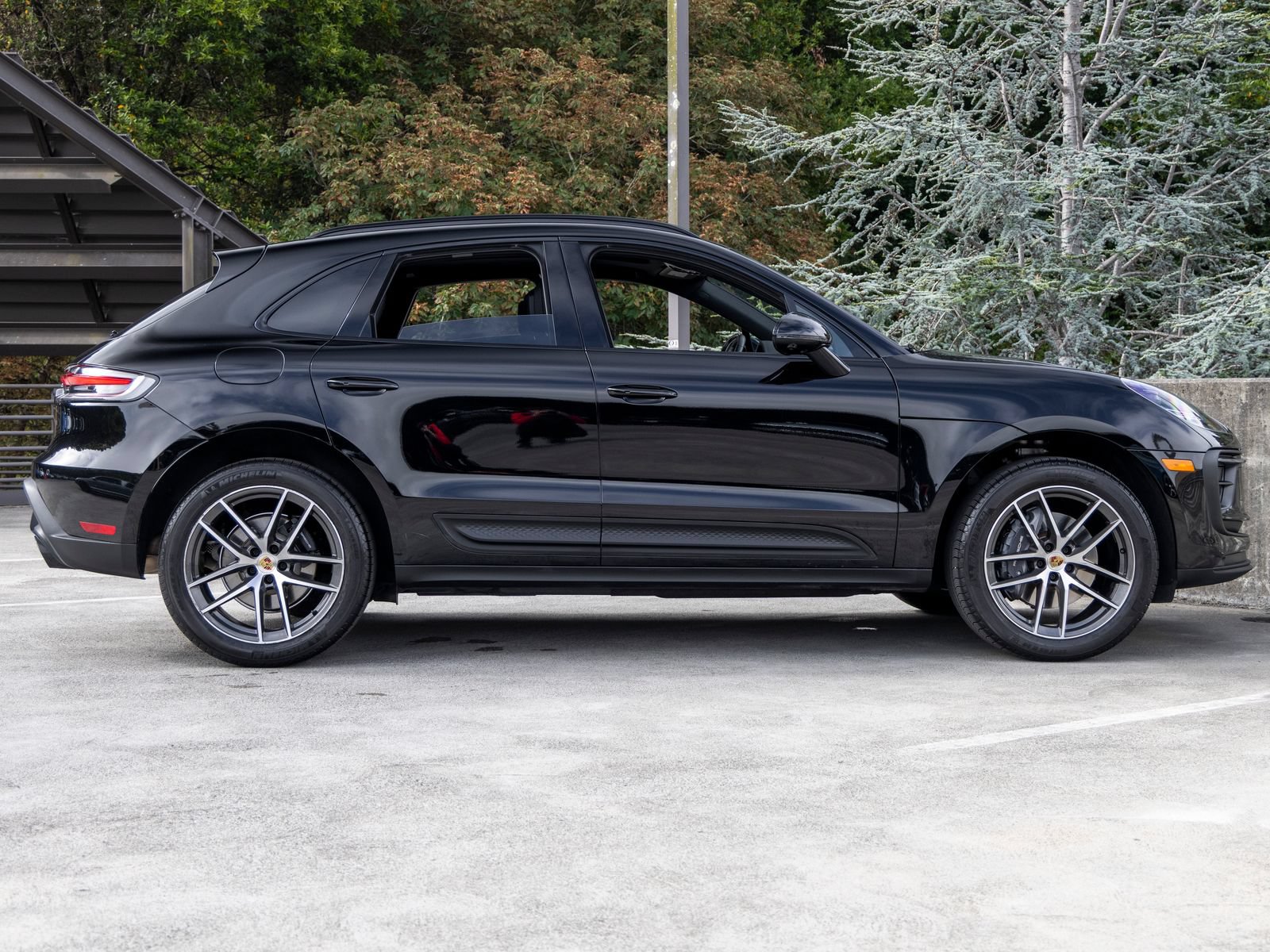 Certified 2026 Porsche Macan AWD/4WD image 12