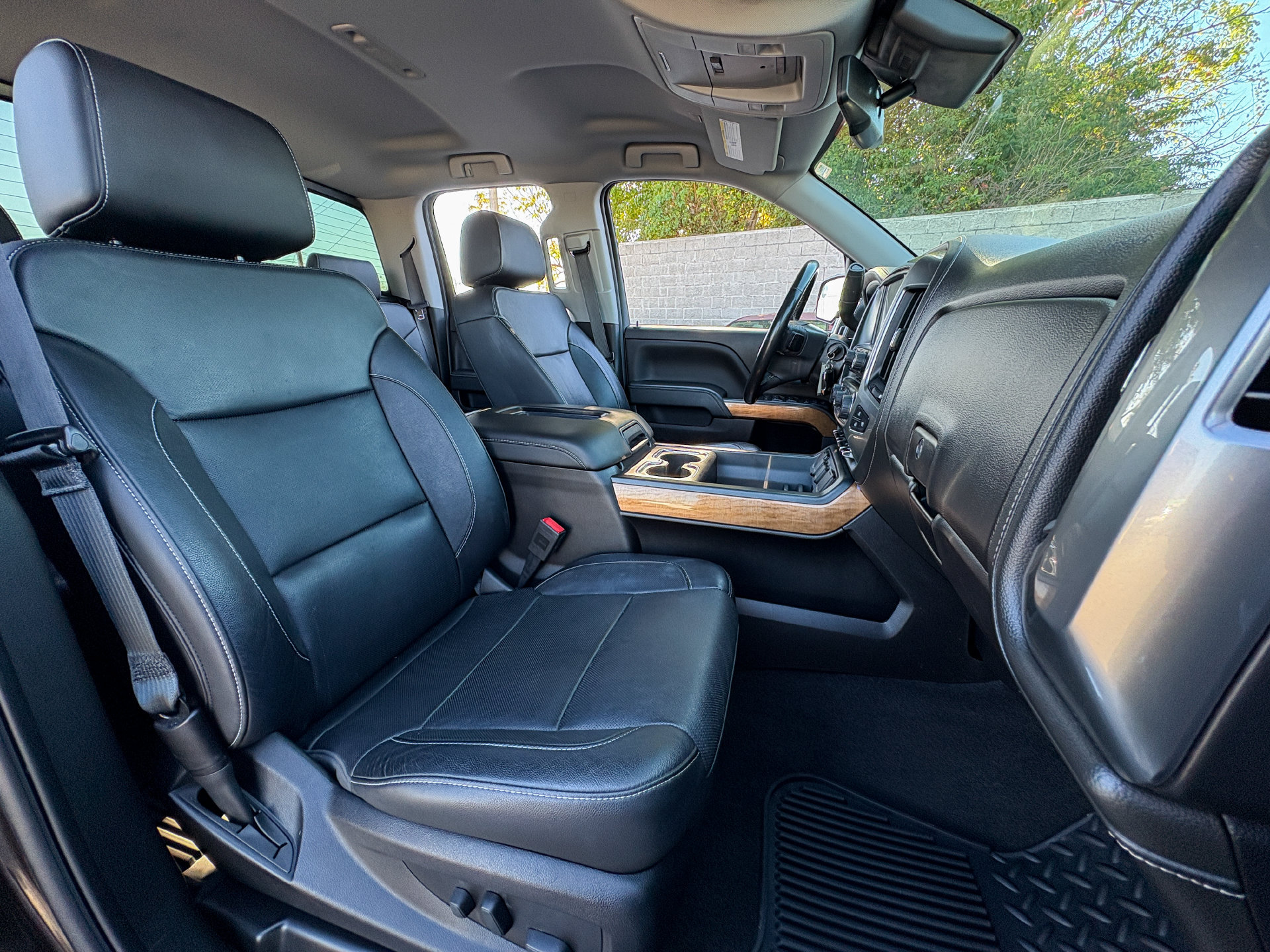 Used 2018 Chevrolet Silverado 1500 LTZ w/ Sport Package AWD/4WD image 27