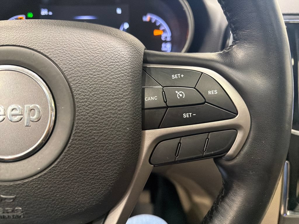 Used 2020 Jeep Grand Cherokee Limited AWD/4WD image 15
