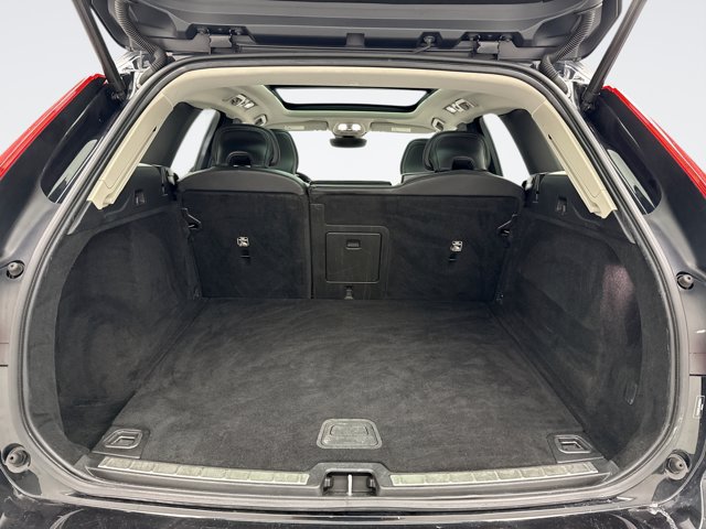 Used 2022 Volvo XC60 B6 Inscription AWD/4WD image 23