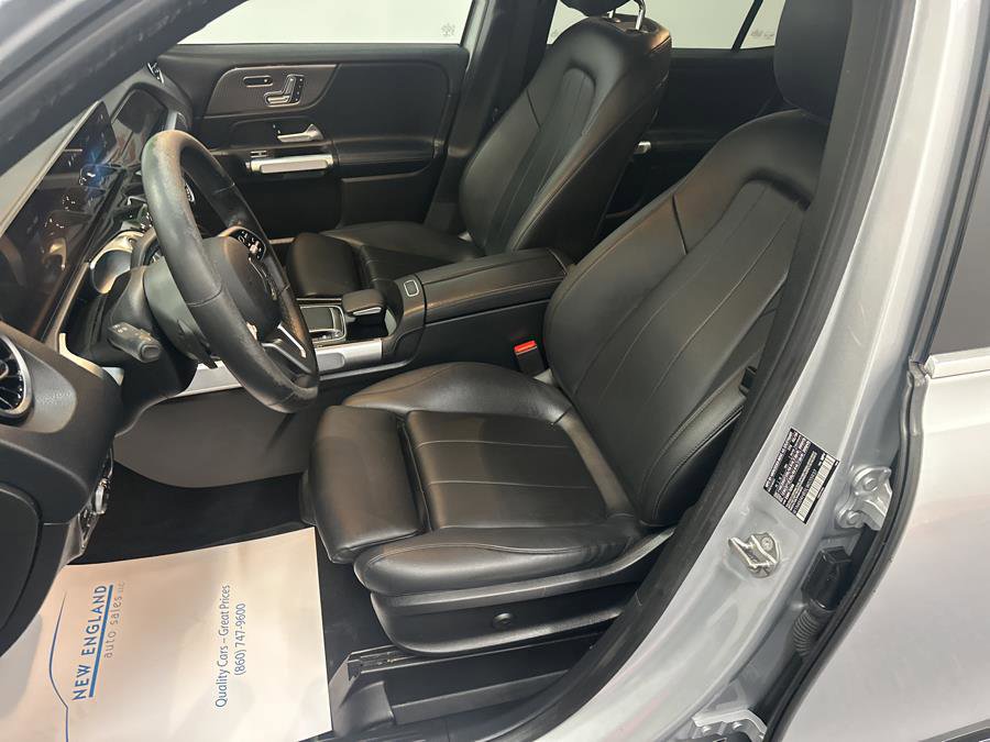 Used 2020 Mercedes-Benz GLB 250 4MATIC w/ Premium Package image 9