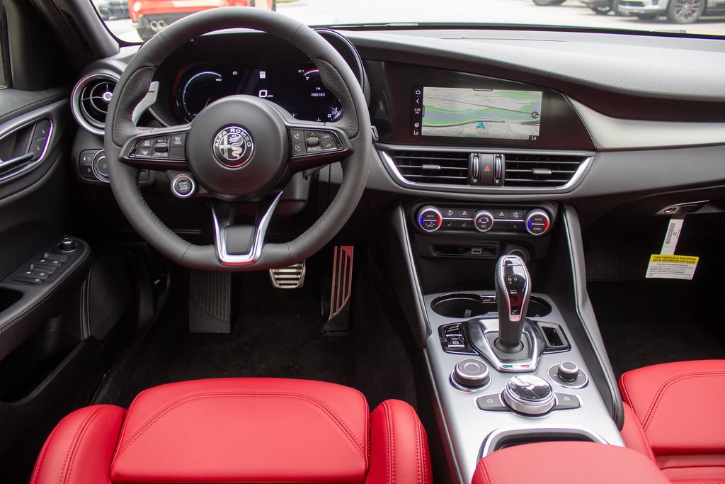New 2025 Alfa Romeo Giulia AWD w/ Veloce Package AWD image 13