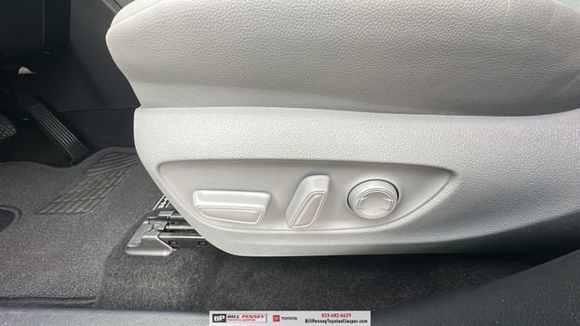 Used 2025 Toyota Highlander XLE image 16