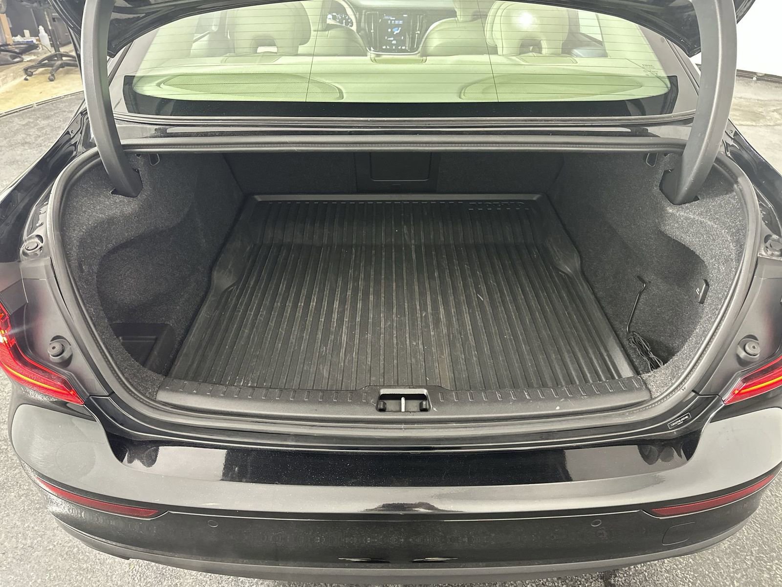 Used 2020 Volvo S60 T6 Momentum w/ Protection Package Premier image 31