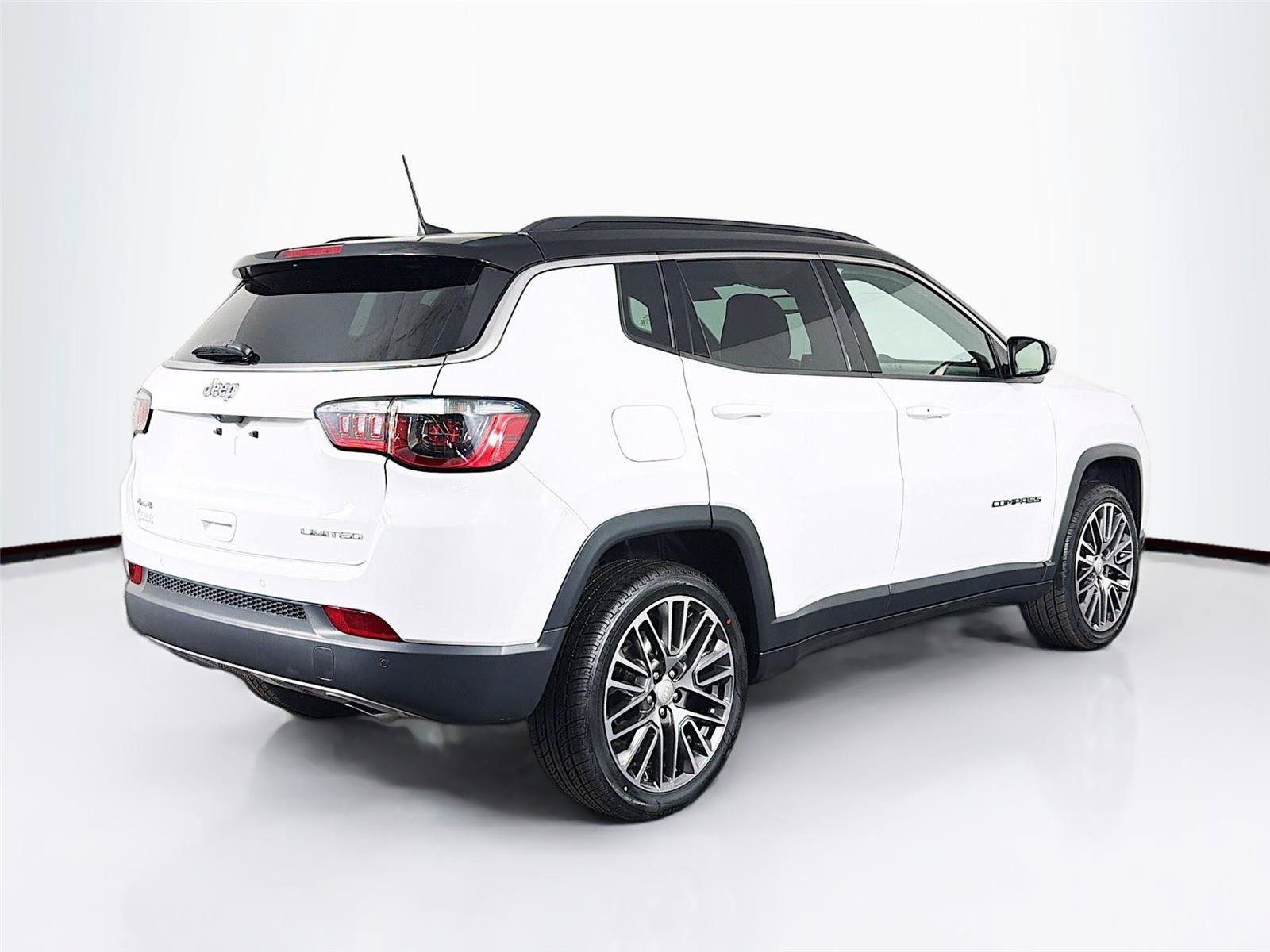 Used 2023 Jeep Compass Limited w/ Elite Group AWD/4WD image 11