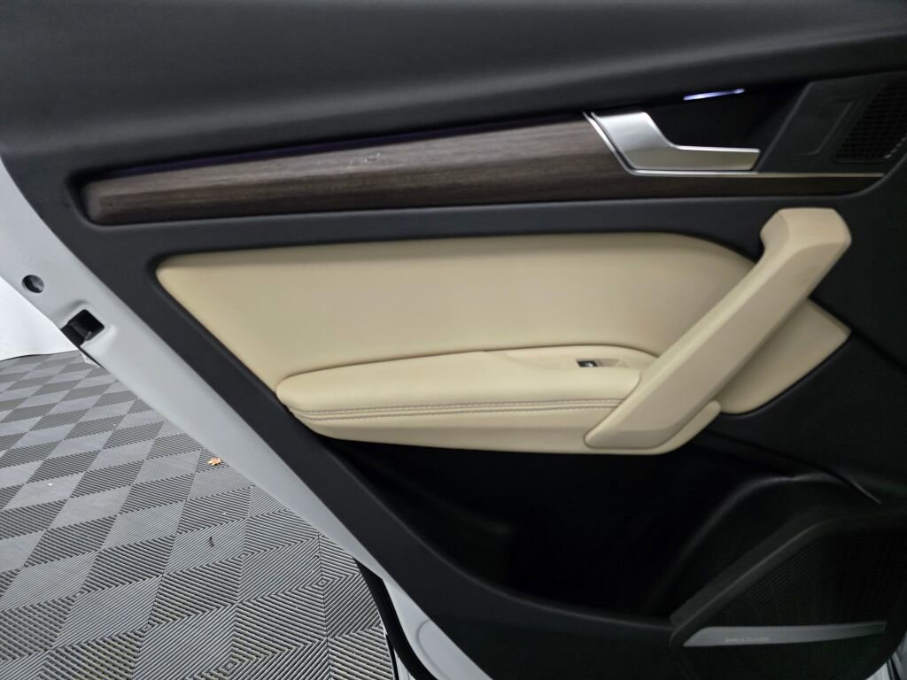 Certified 2025 Audi Q5 2.0T Premium Plus image 21