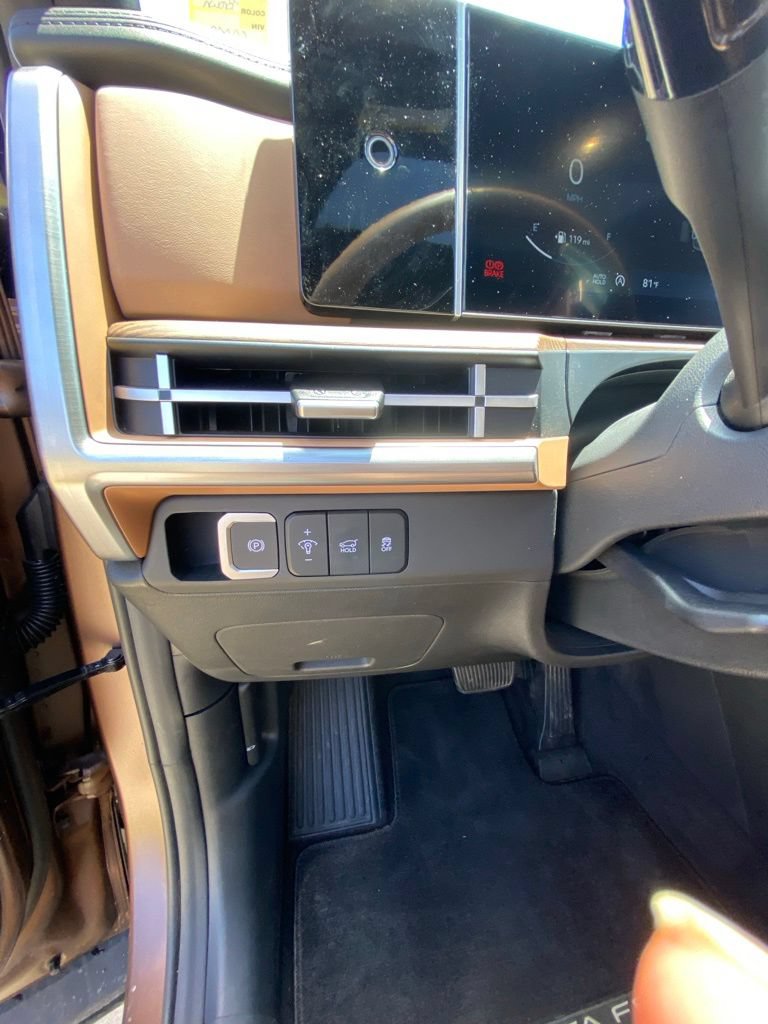 Used 2024 Hyundai Santa Fe Limited AWD/4WD image 11