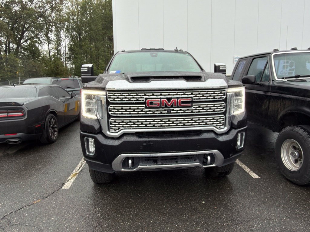 Used 2023 GMC Sierra 3500 Denali w/ Denali Black Diamond Edition AWD/4WD image 2