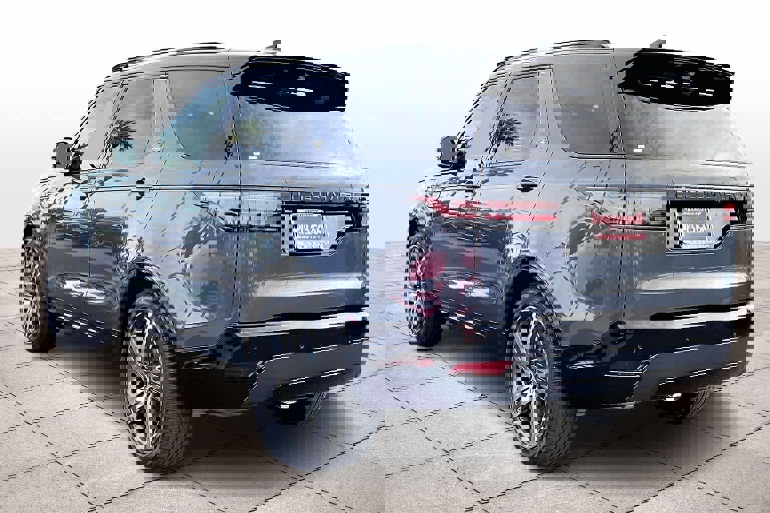 New 2026 Land Rover Discovery Dynamic SE image 3