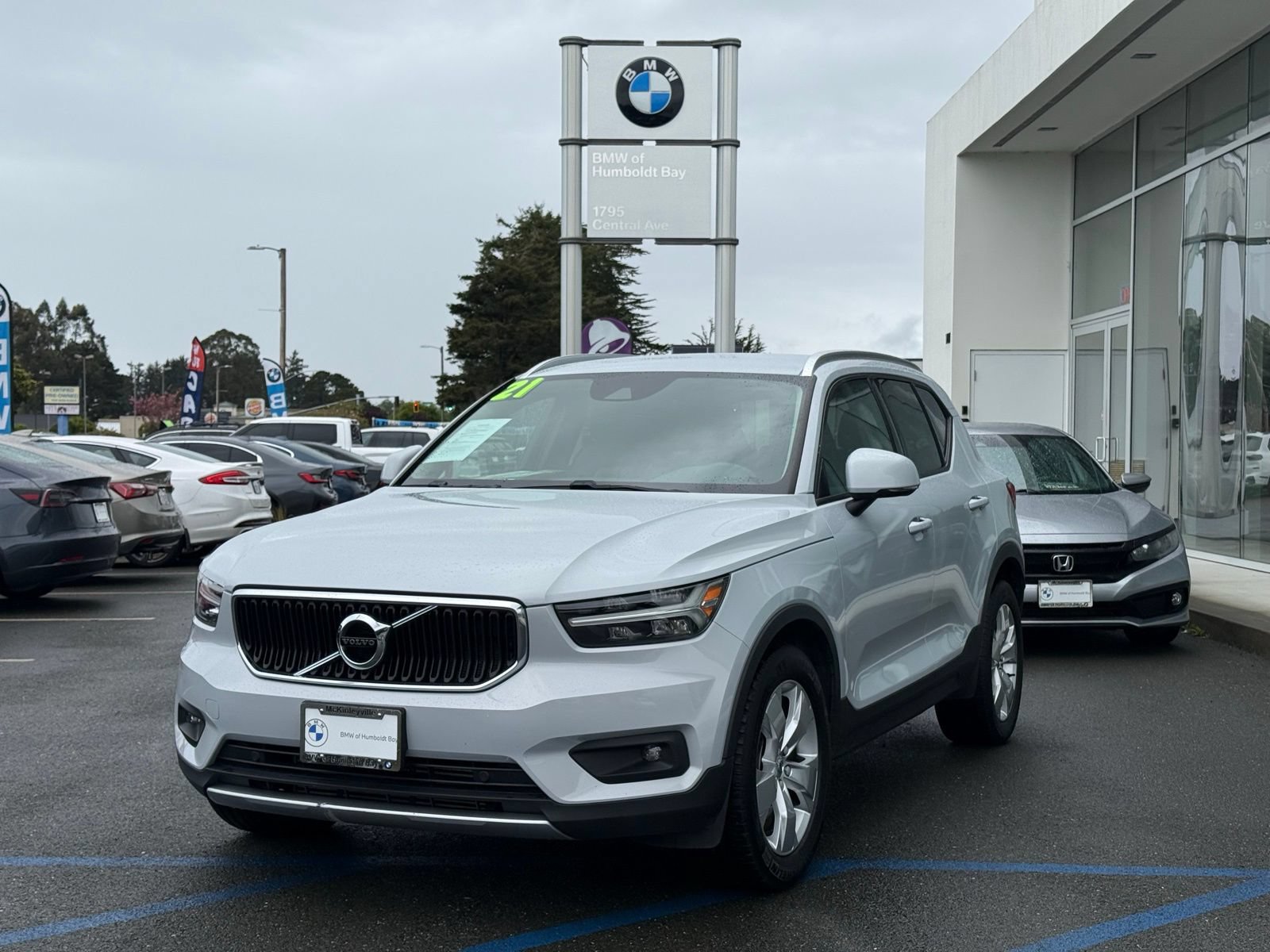 Used 2021 Volvo XC40 T5 Momentum AWD/4WD image 1