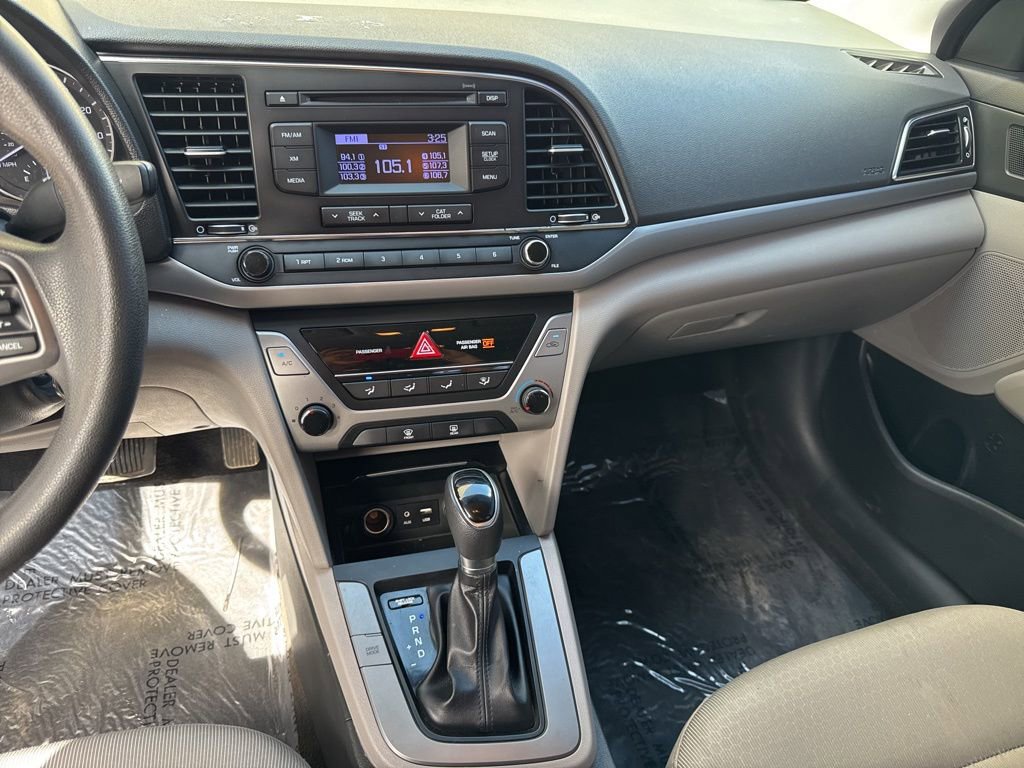 Used 2017 Hyundai Elantra SE image 18
