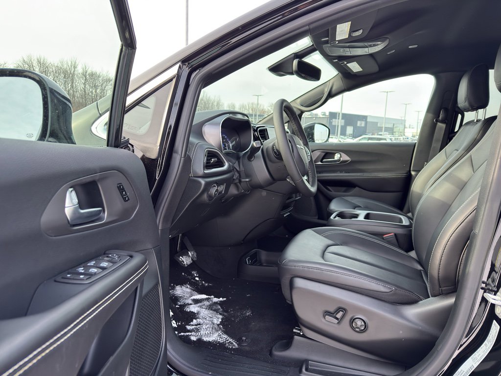 New 2026 Chrysler Pacifica Select image 10
