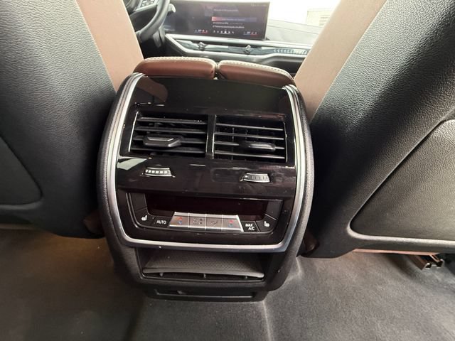 Used 2024 BMW X7 xDrive40i w/ M Sport Package AWD/4WD image 23