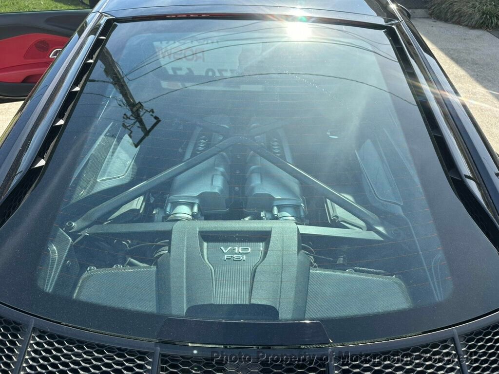 Used 2022 Audi R8 V10 w/ Premium Package image 33