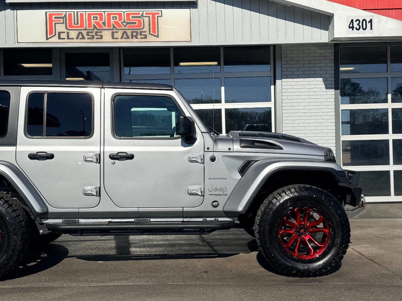 Used 2019 Jeep Wrangler Unlimited Sahara image 11