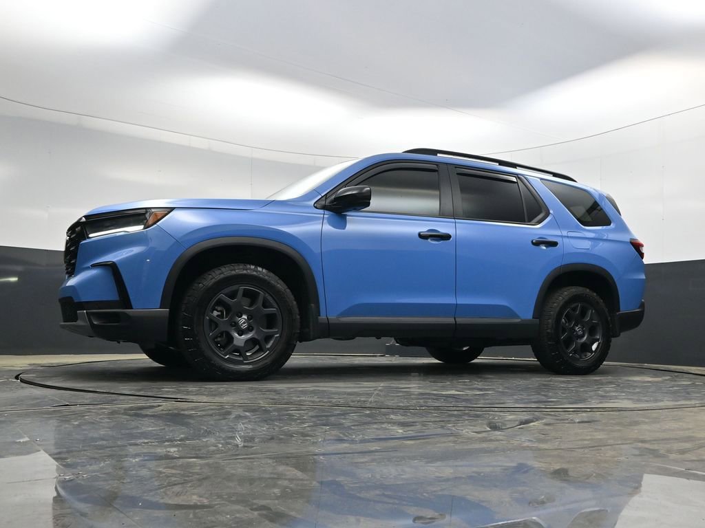 Used 2025 Honda Pilot TrailSport image 29