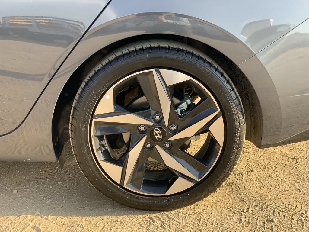 Used 2023 Hyundai Elantra Limited FWD image 31
