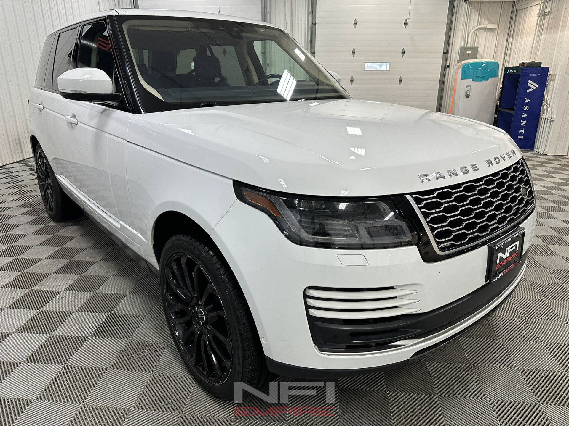 Used 2018 Land Rover Range Rover Supercharged AWD/4WD image 5